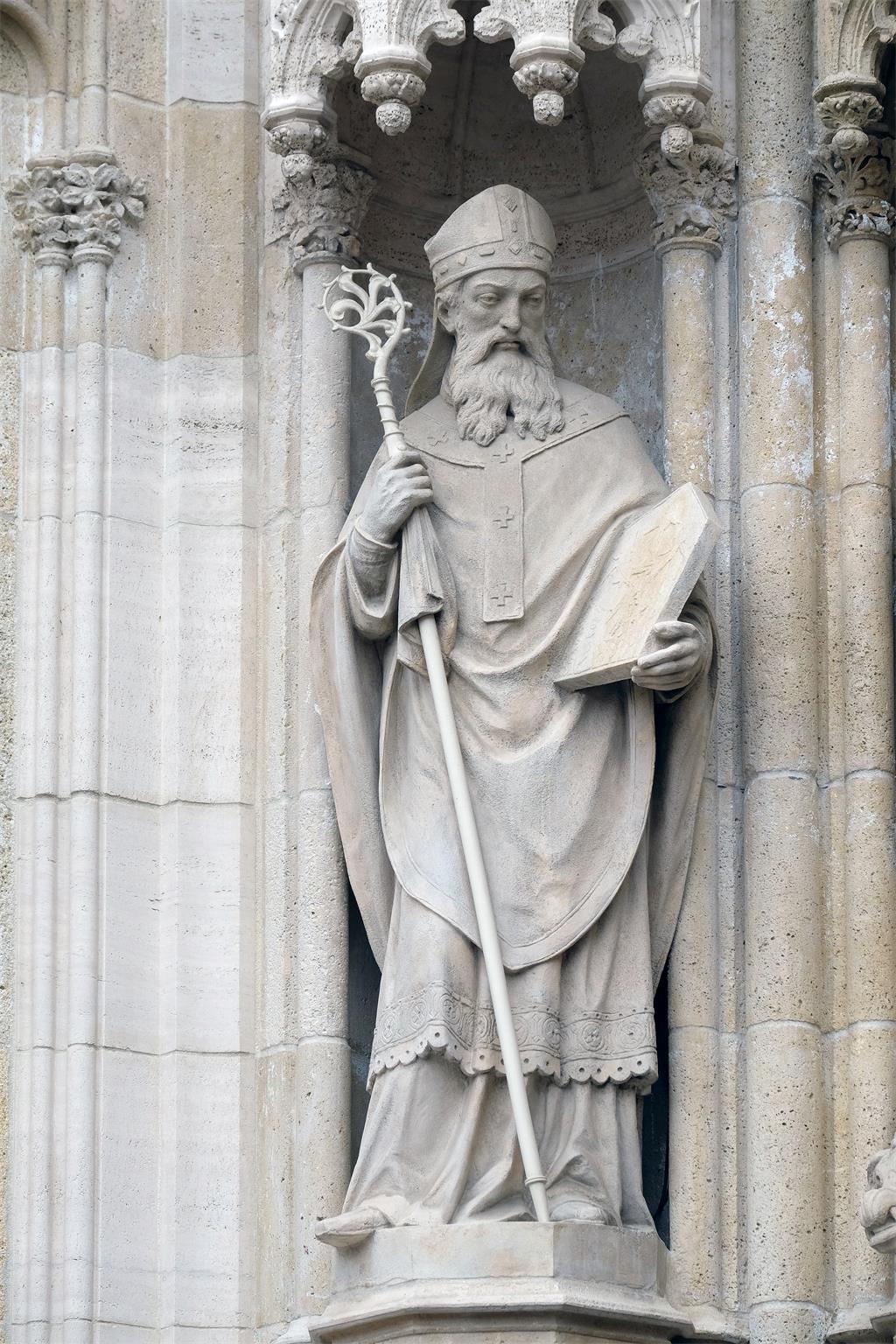 Kip sv. Metoda na portalu katedrale
