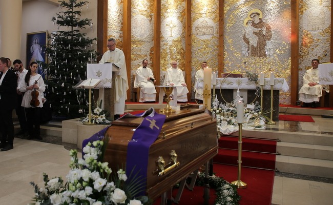 Biskup Šaško predvodio misu zadušnicu za preminulog preč. Antuna Sentea st 6