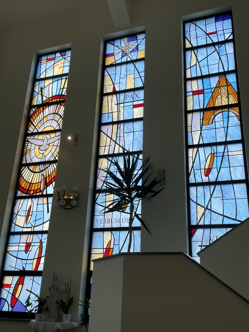 Blagoslovljeni vitraji u župi Marije Majke Crkve u Trnovčici202311