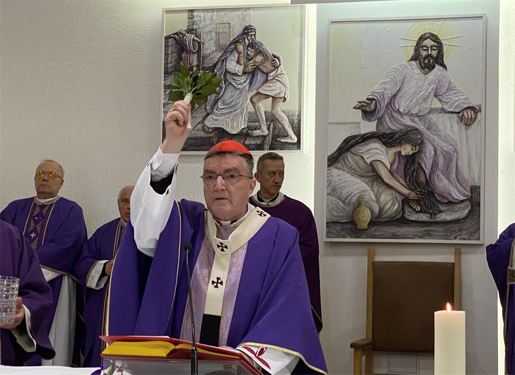 Kardinal Bozanić blagoslovio vitraj Povijest spasenja u zagrebačkoj Župi sv. Leopolda Mandića 5 1