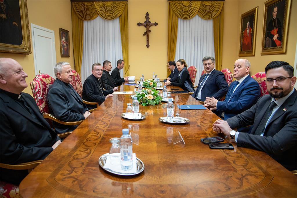 230121 Susret kardinala Bozanića i premijera Plenkovića 1