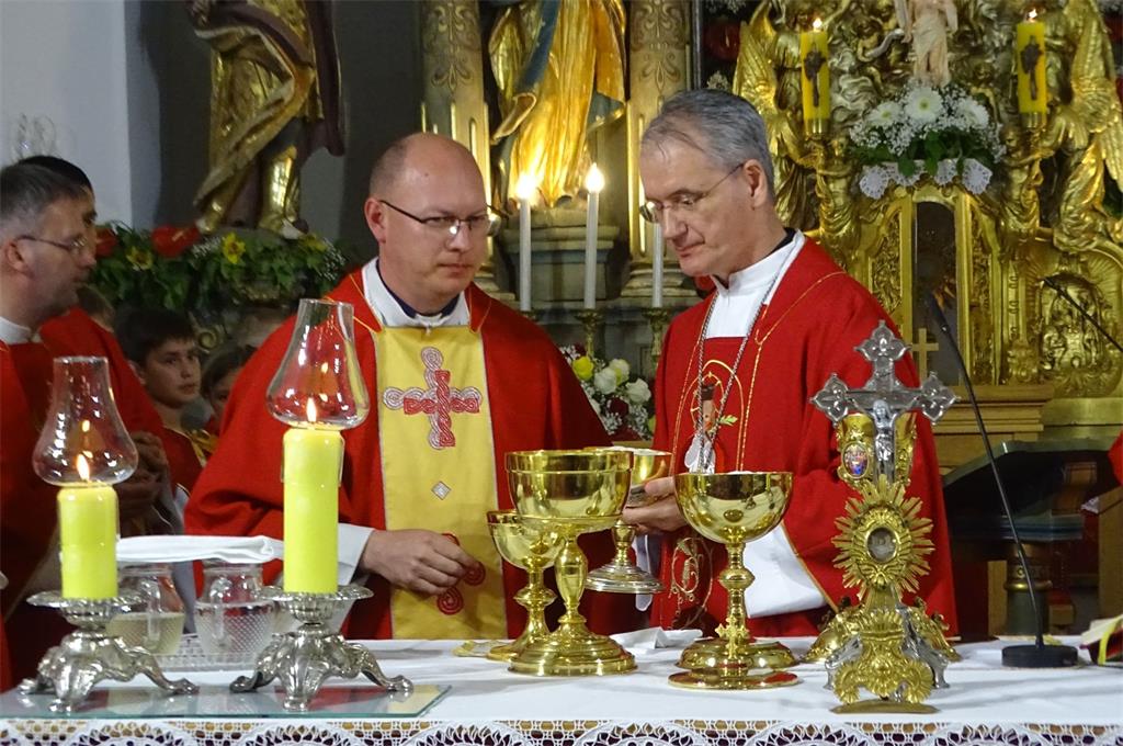 230516 Nadbiskup Kutleša Stupnik Lučko 2