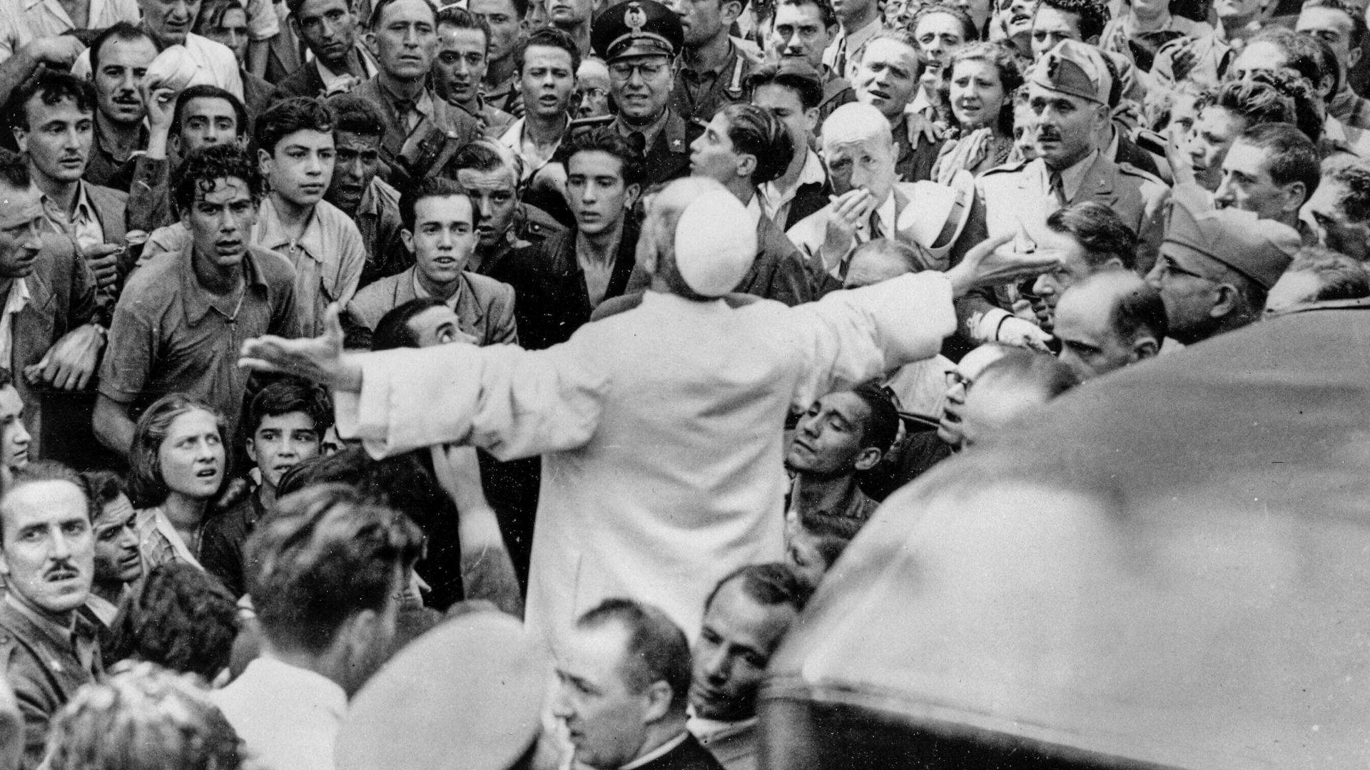 Pope Pius XII visits the Lateran after the bombing of Rome in 1943 1
