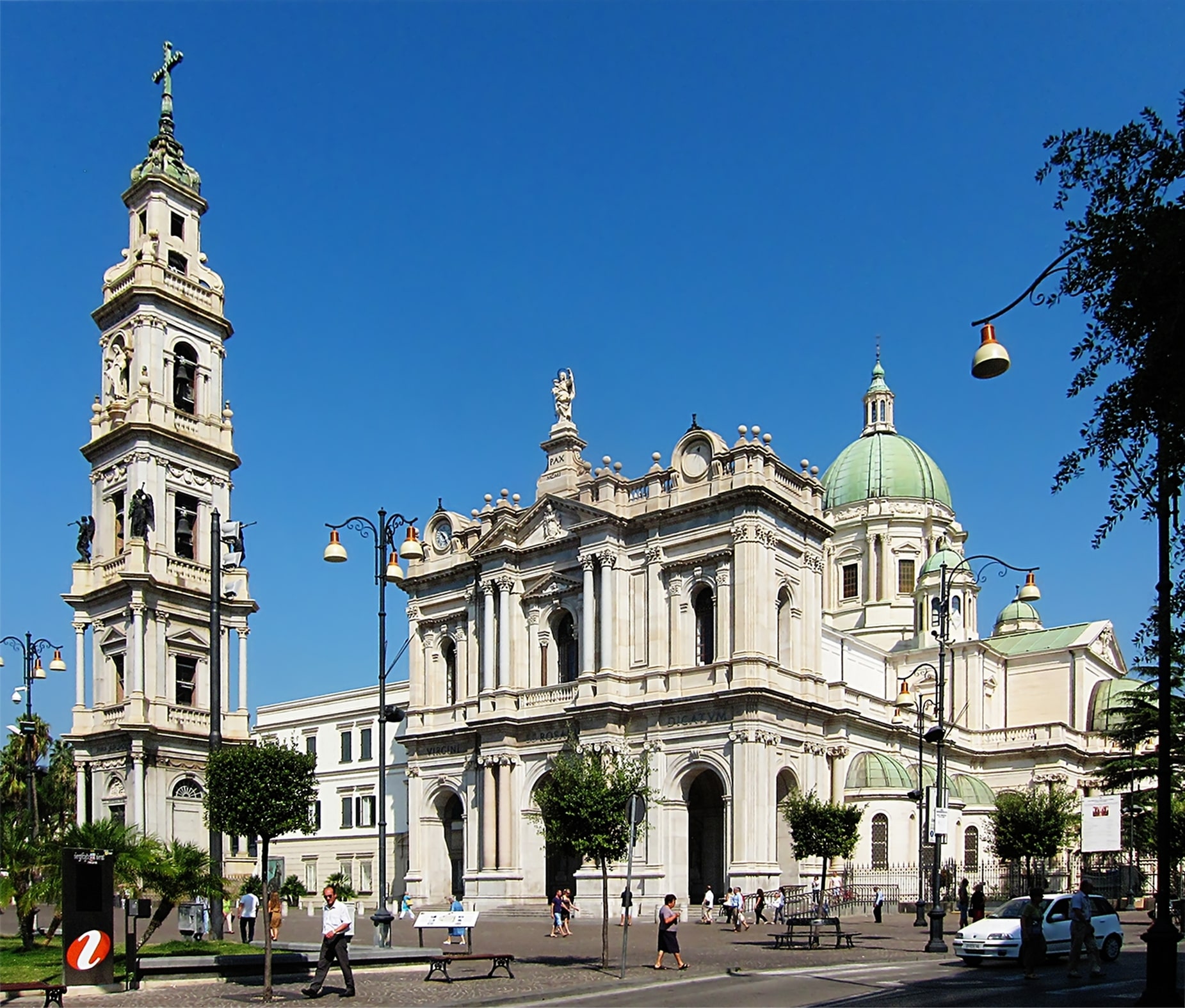 Pompei duomo min